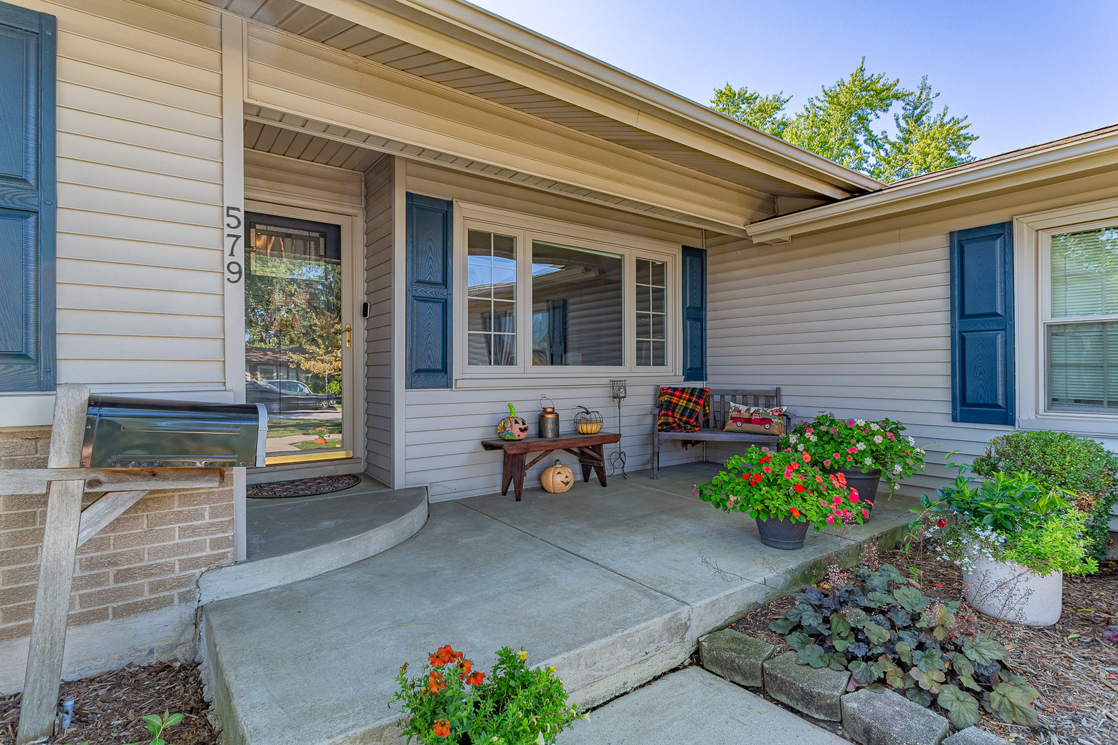 579 Bristol Lane, Elk Grove Village, IL 60007