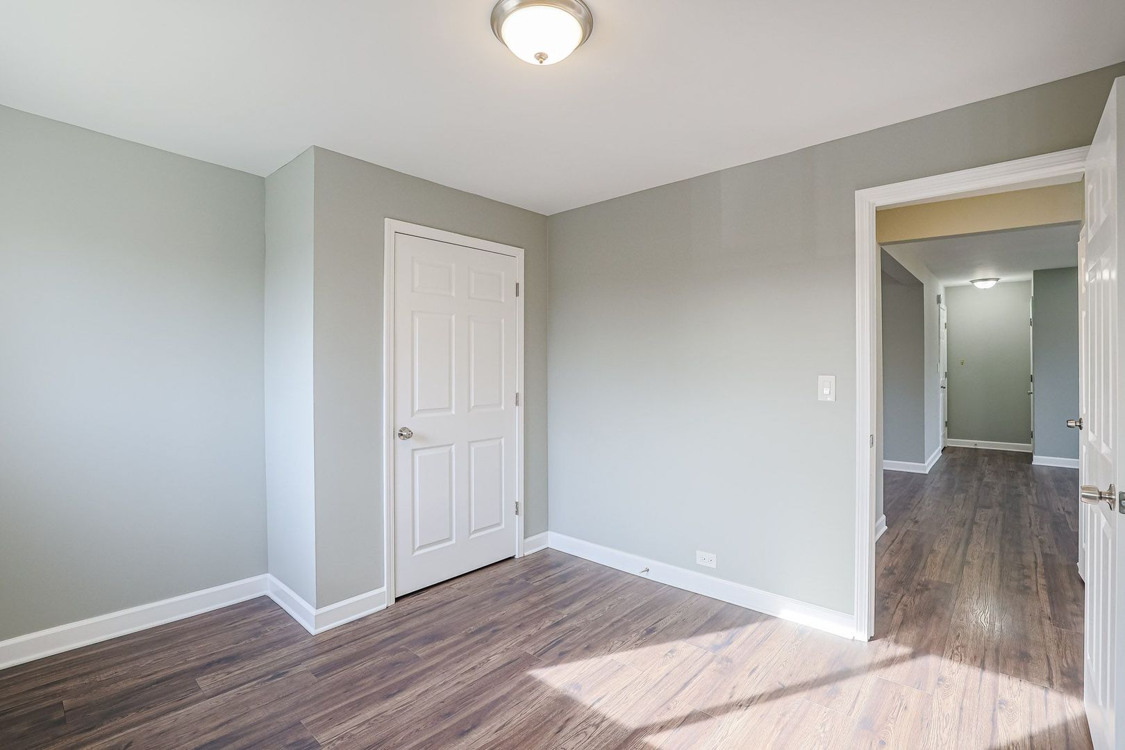 746 Walnut Street #2E, Waukegan, IL 60085