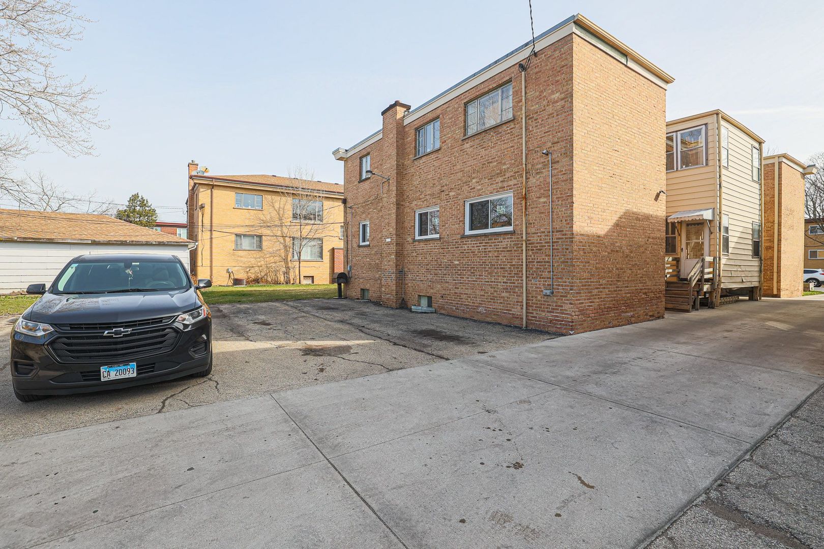 746 Walnut Street #2E, Waukegan, IL 60085