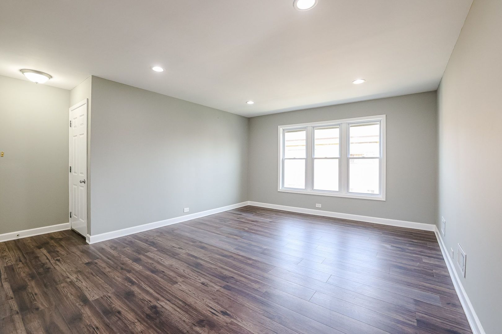 746 Walnut Street #2E, Waukegan, IL 60085