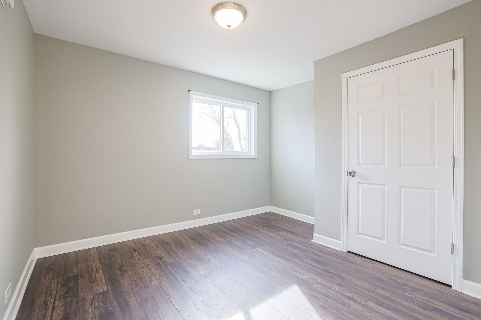 746 Walnut Street #2E, Waukegan, IL 60085