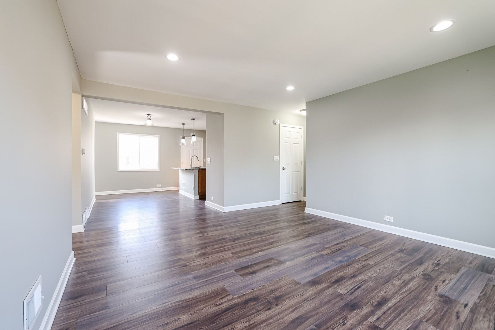 746 Walnut Street #2E, Waukegan, IL 60085