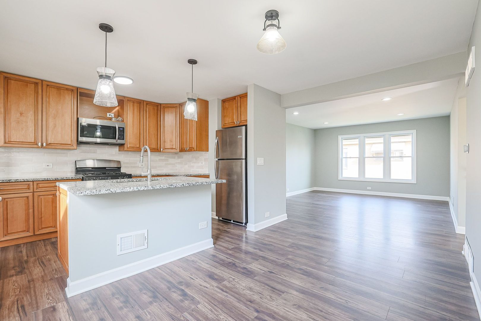 746 Walnut Street #2E, Waukegan, IL 60085