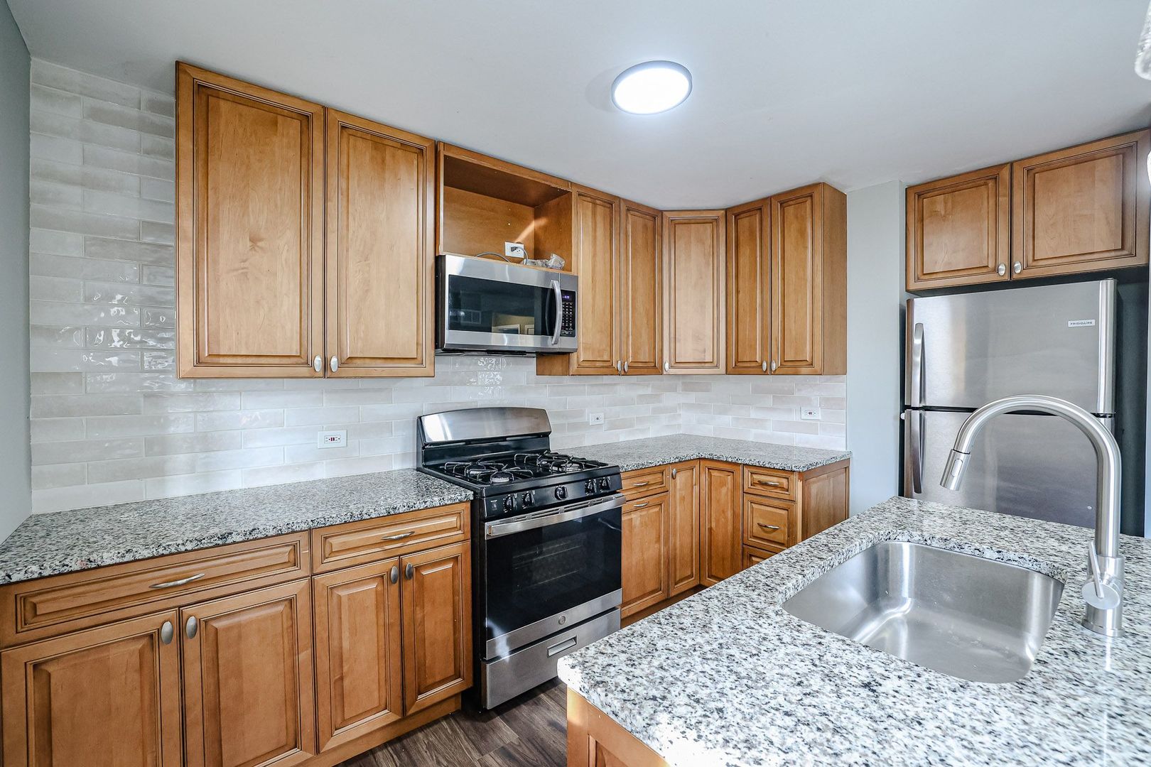 746 Walnut Street #2E, Waukegan, IL 60085