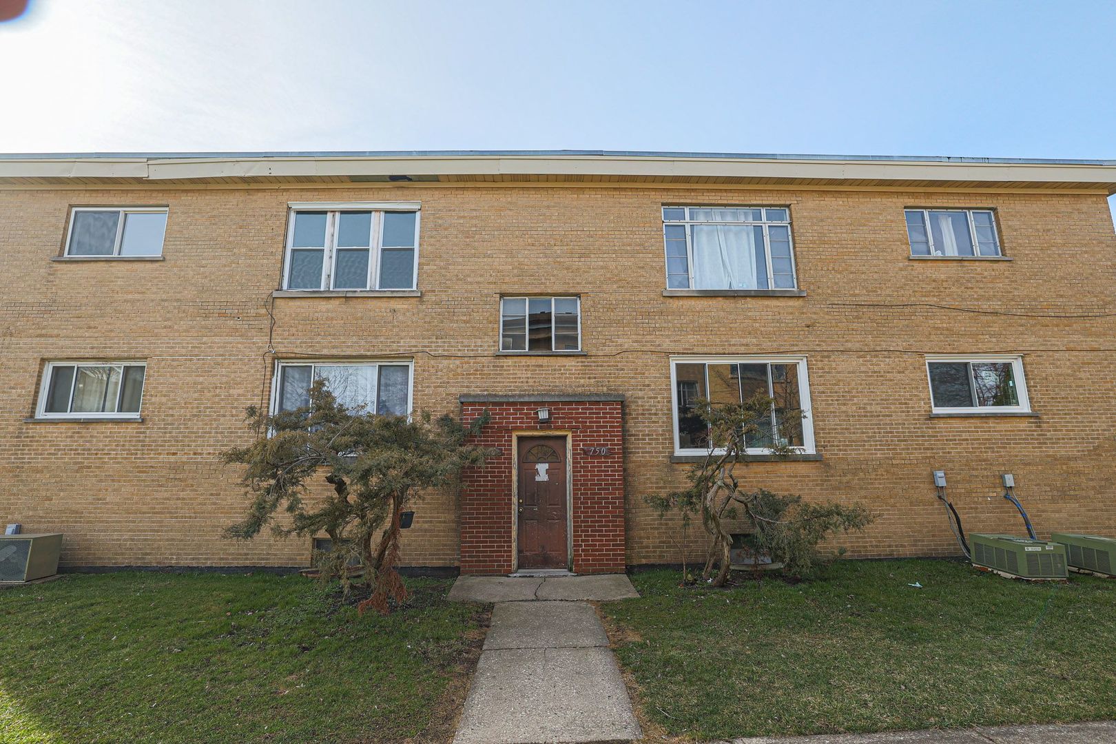 746 Walnut Street #2E, Waukegan, IL 60085