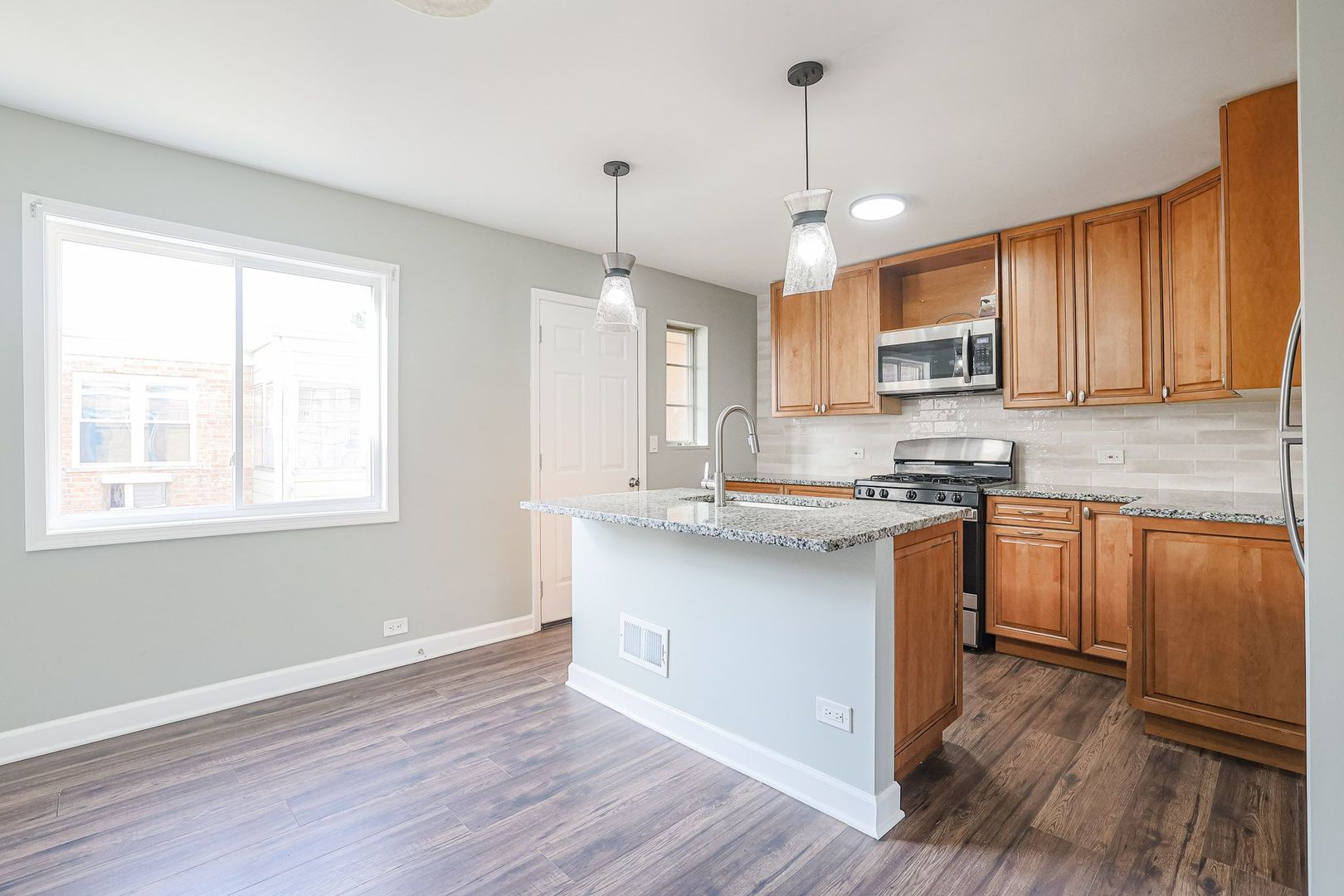 746 Walnut Street #2E, Waukegan, IL 60085
