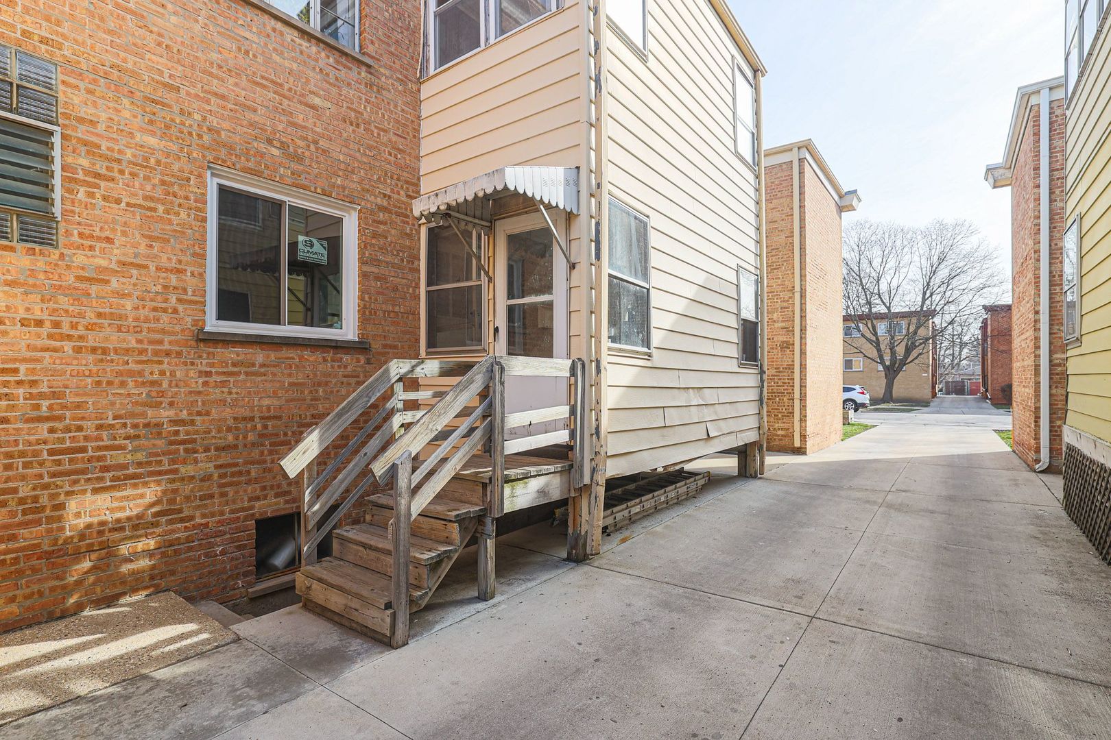 746 Walnut Street #2E, Waukegan, IL 60085