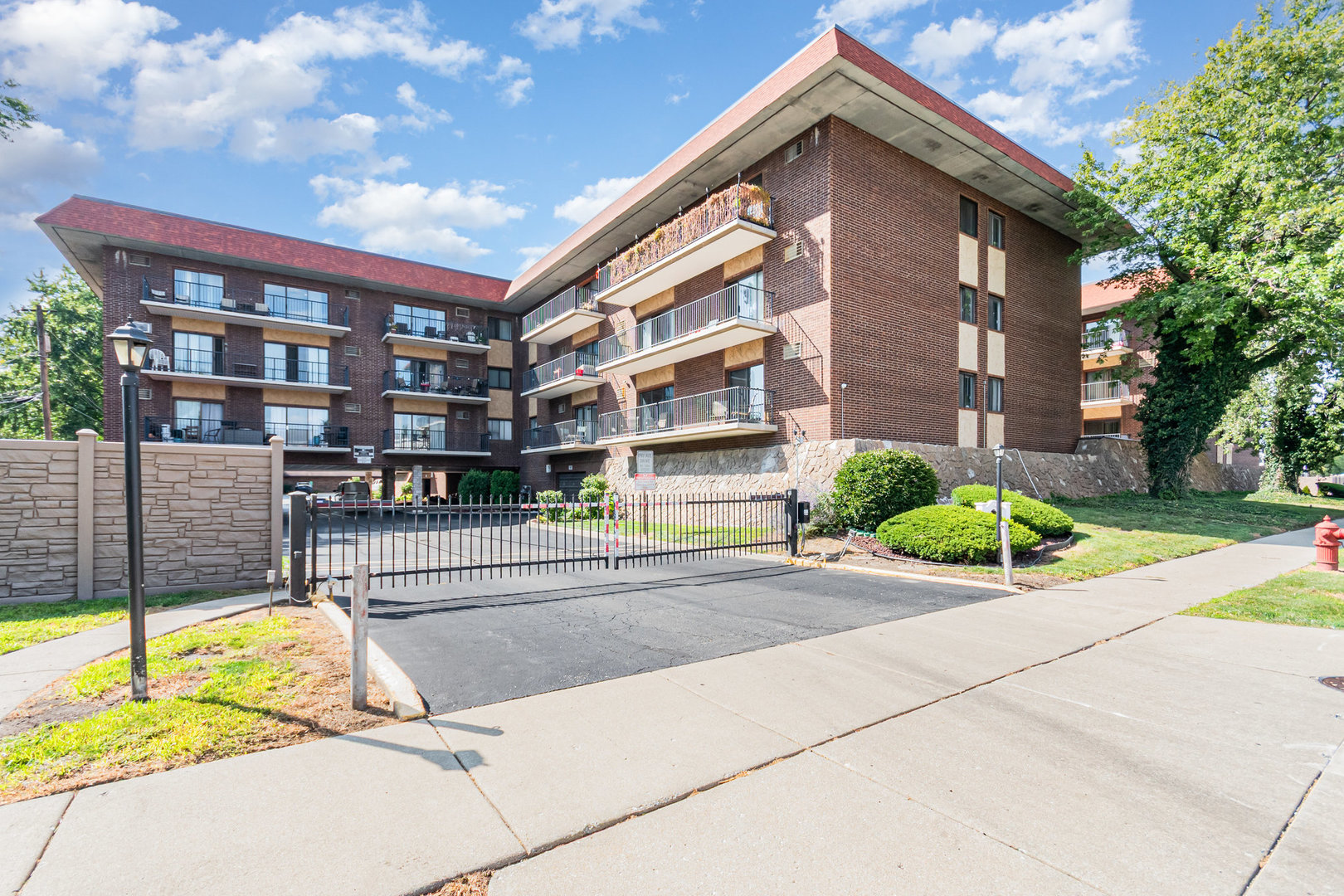 9540 Mayfield Avenue #S214, Oak Lawn, IL 60453