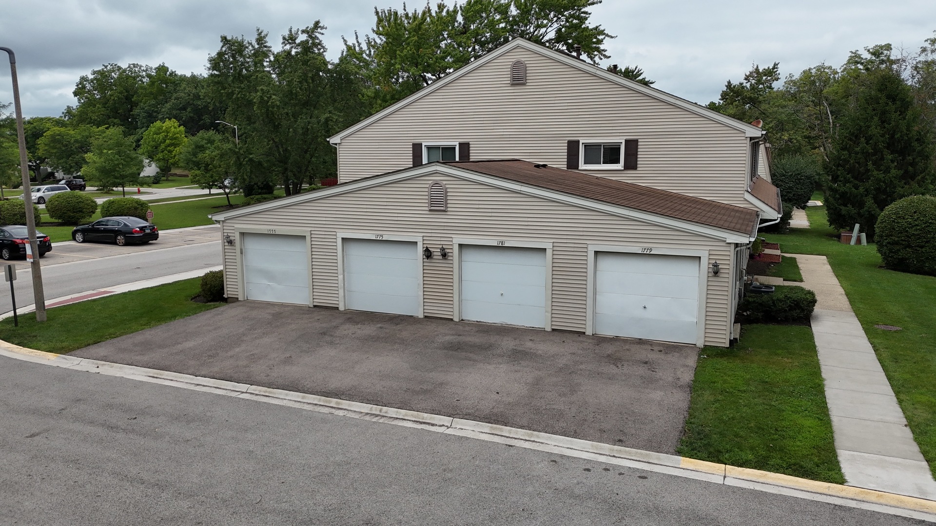 1781 QUEENSBURY Circle, Hoffman Estates, IL 60169
