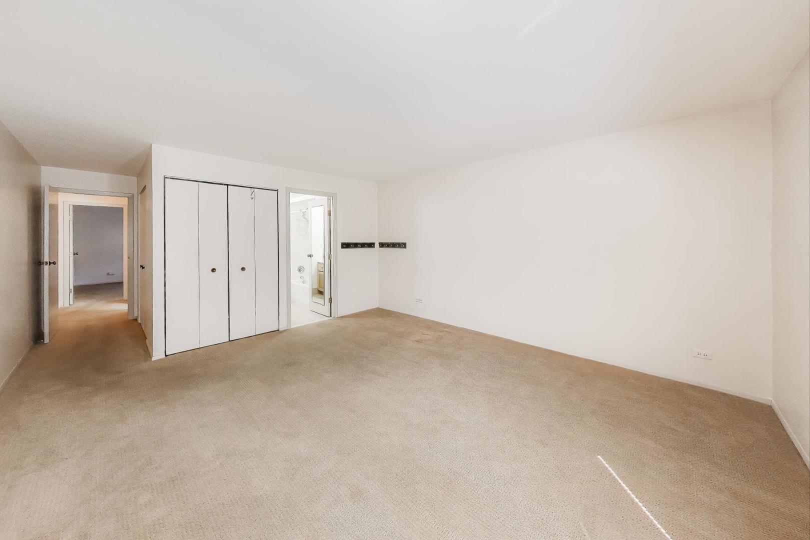 221 N KENILWORTH Avenue #105, Oak Park, IL 60302