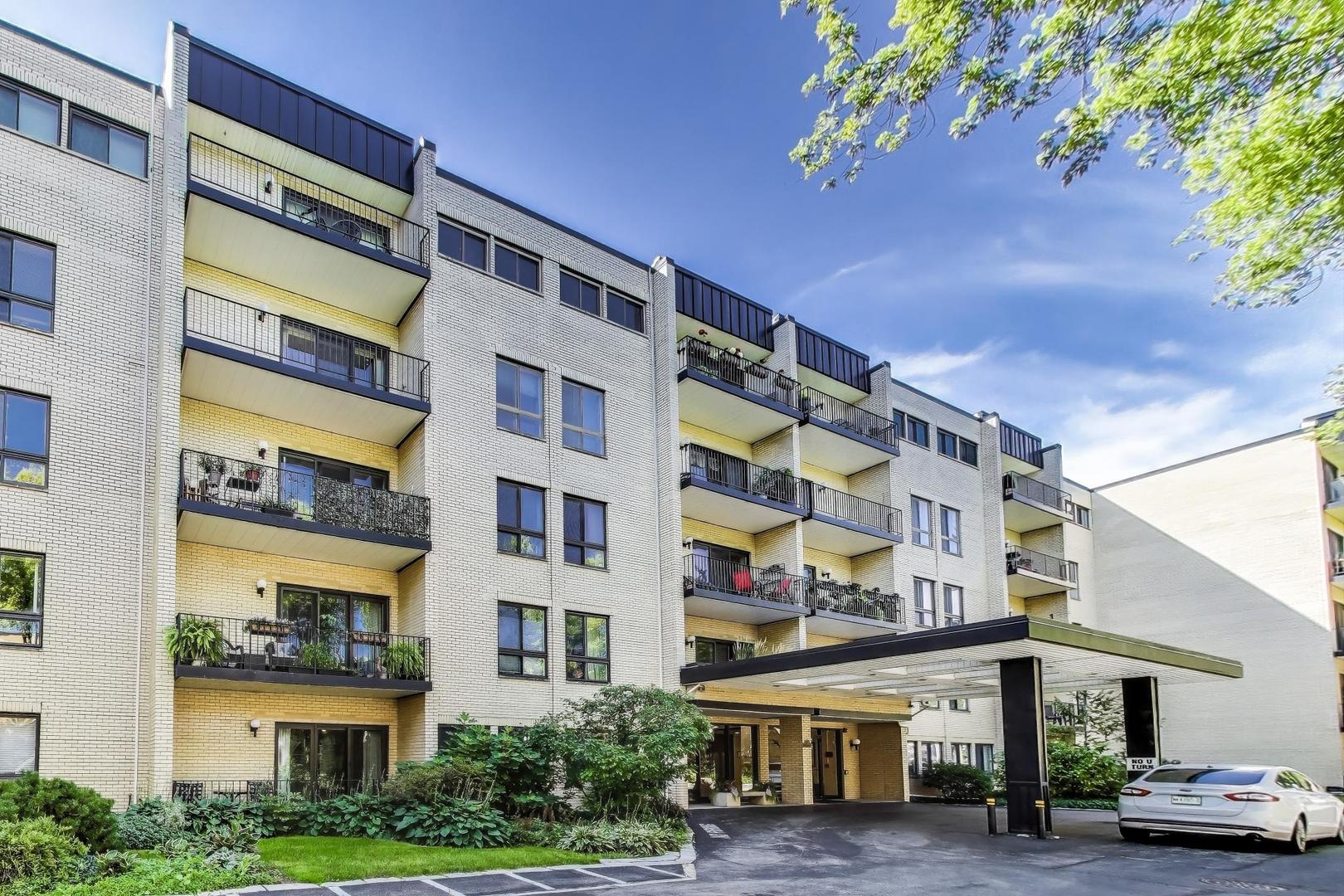 221 N KENILWORTH Avenue #105, Oak Park, IL 60302