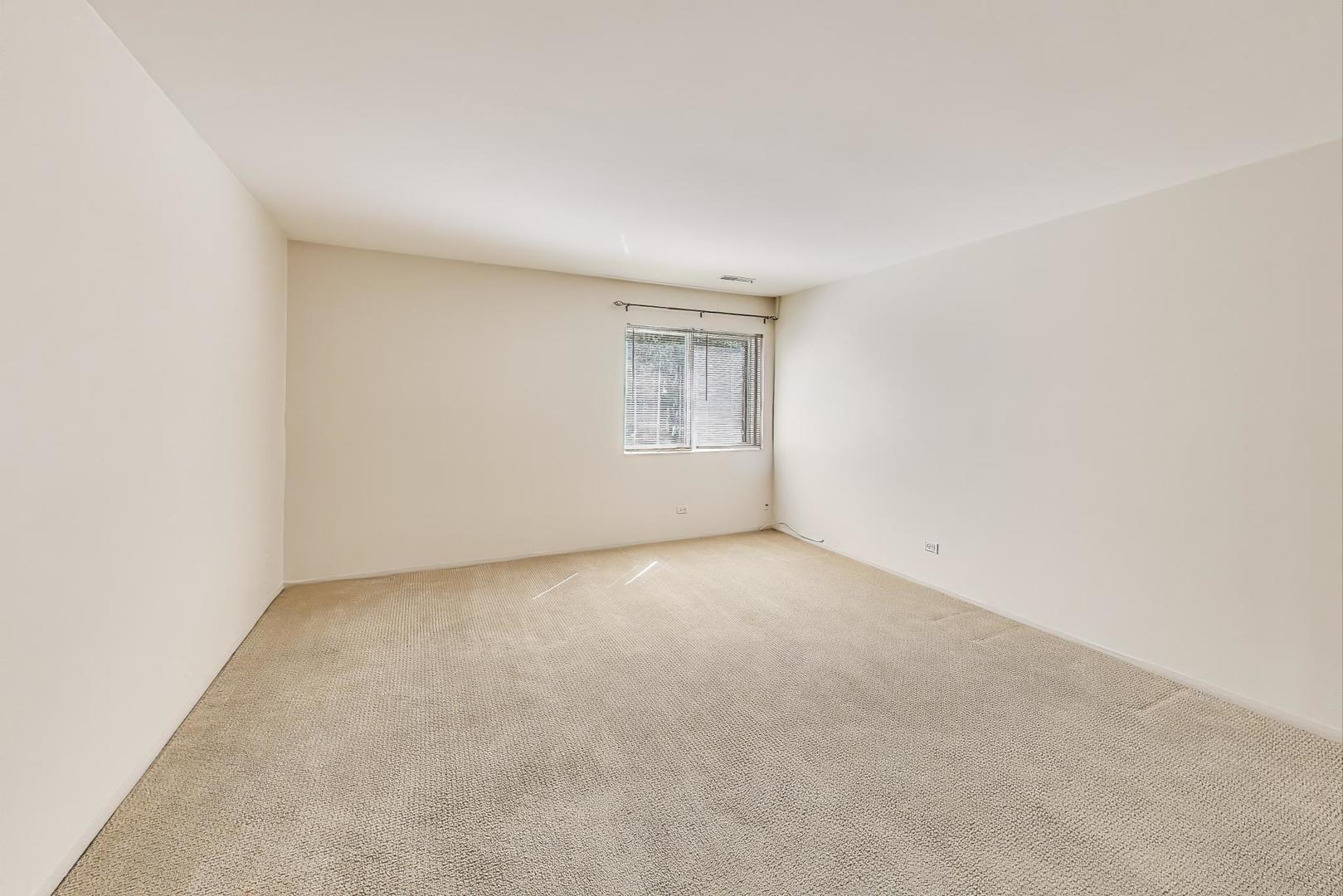 221 N KENILWORTH Avenue #105, Oak Park, IL 60302