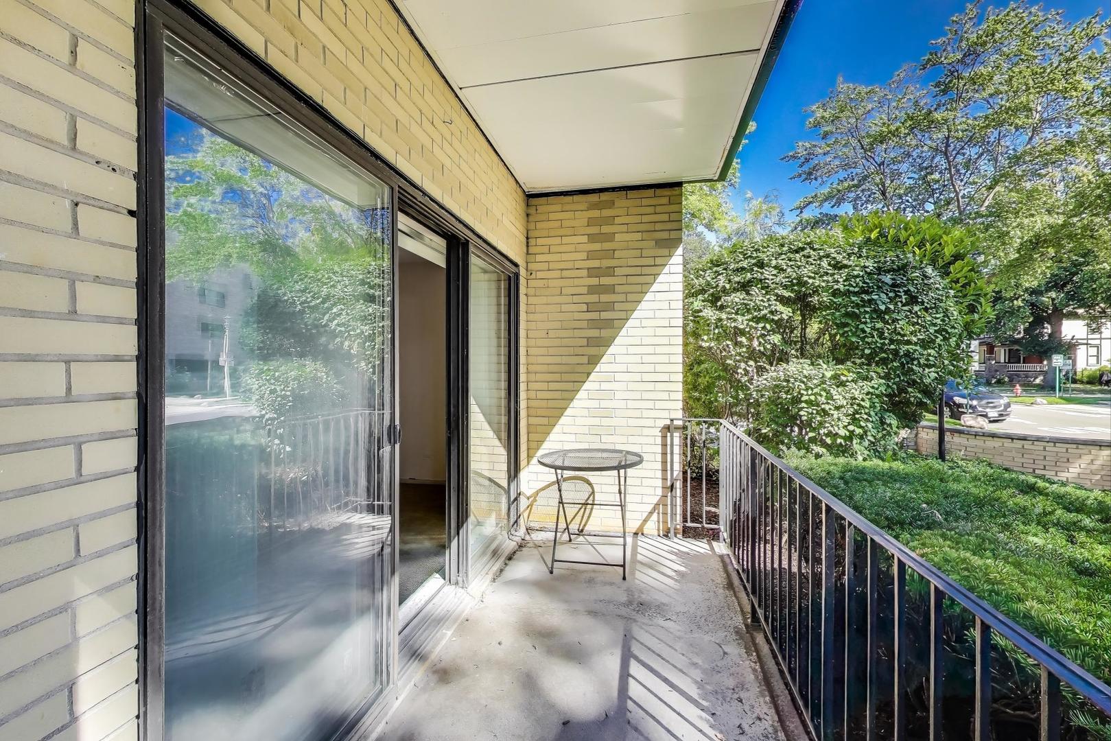 221 N KENILWORTH Avenue #105, Oak Park, IL 60302