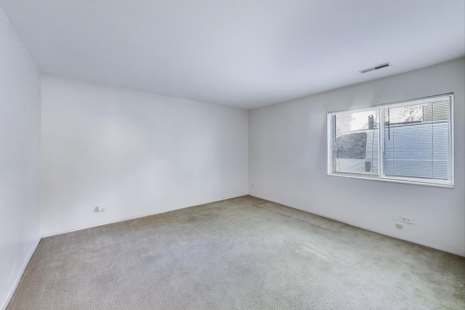 221 N KENILWORTH Avenue #105, Oak Park, IL 60302