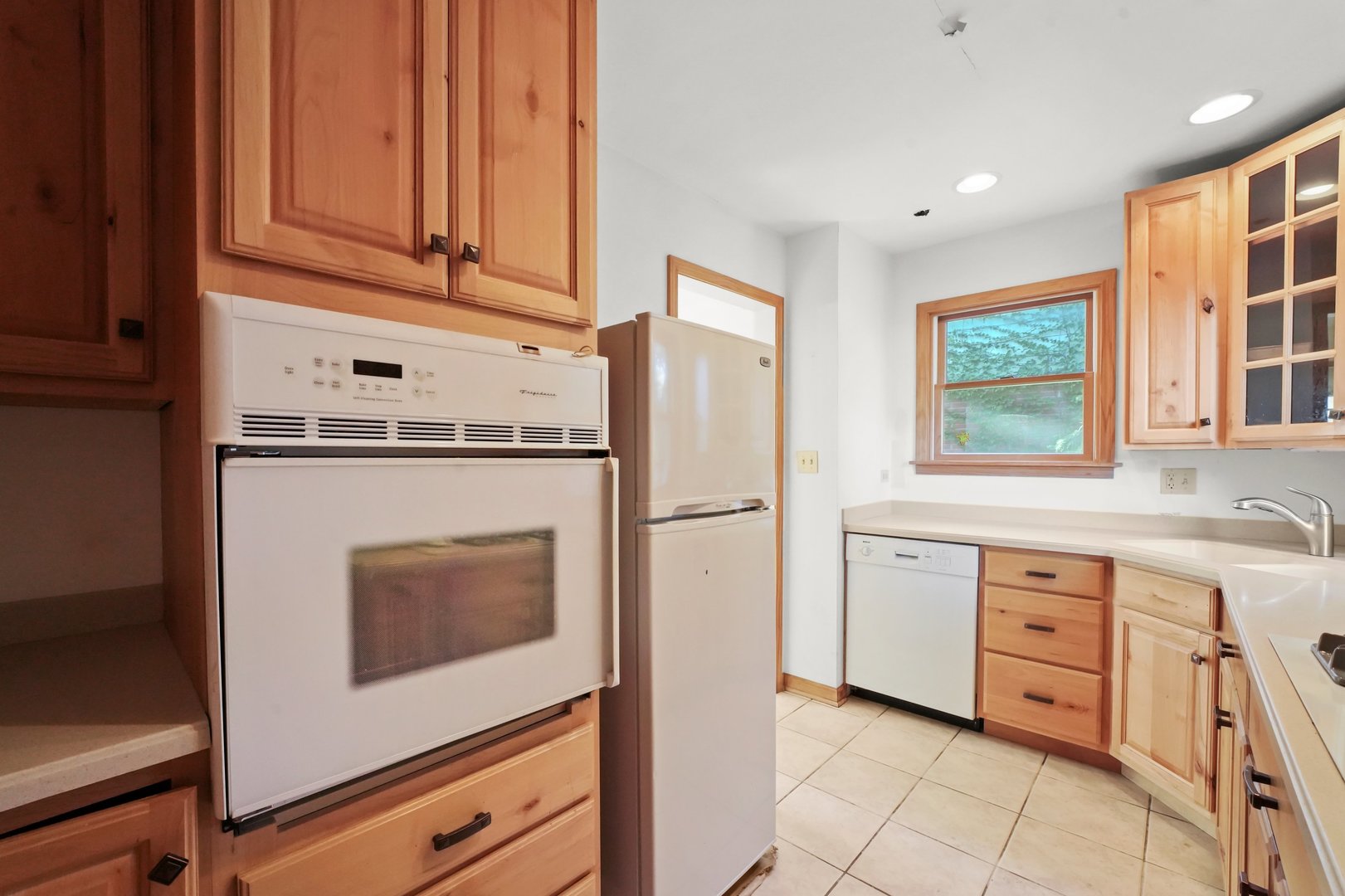 964 S Hillside Avenue, Elmhurst, IL 60126