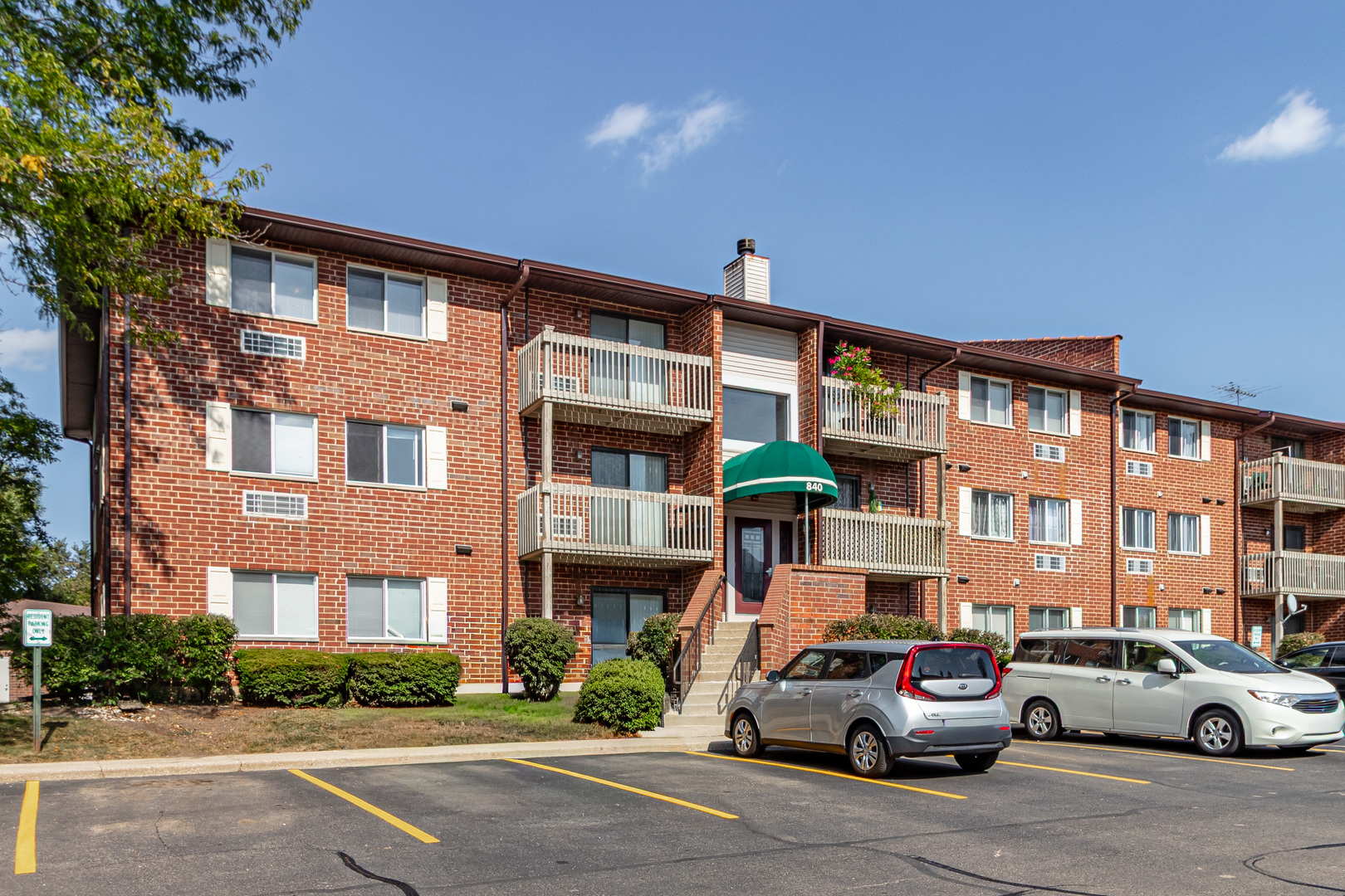 840 N Lakeside Drive #3D, Vernon Hills, IL 60061