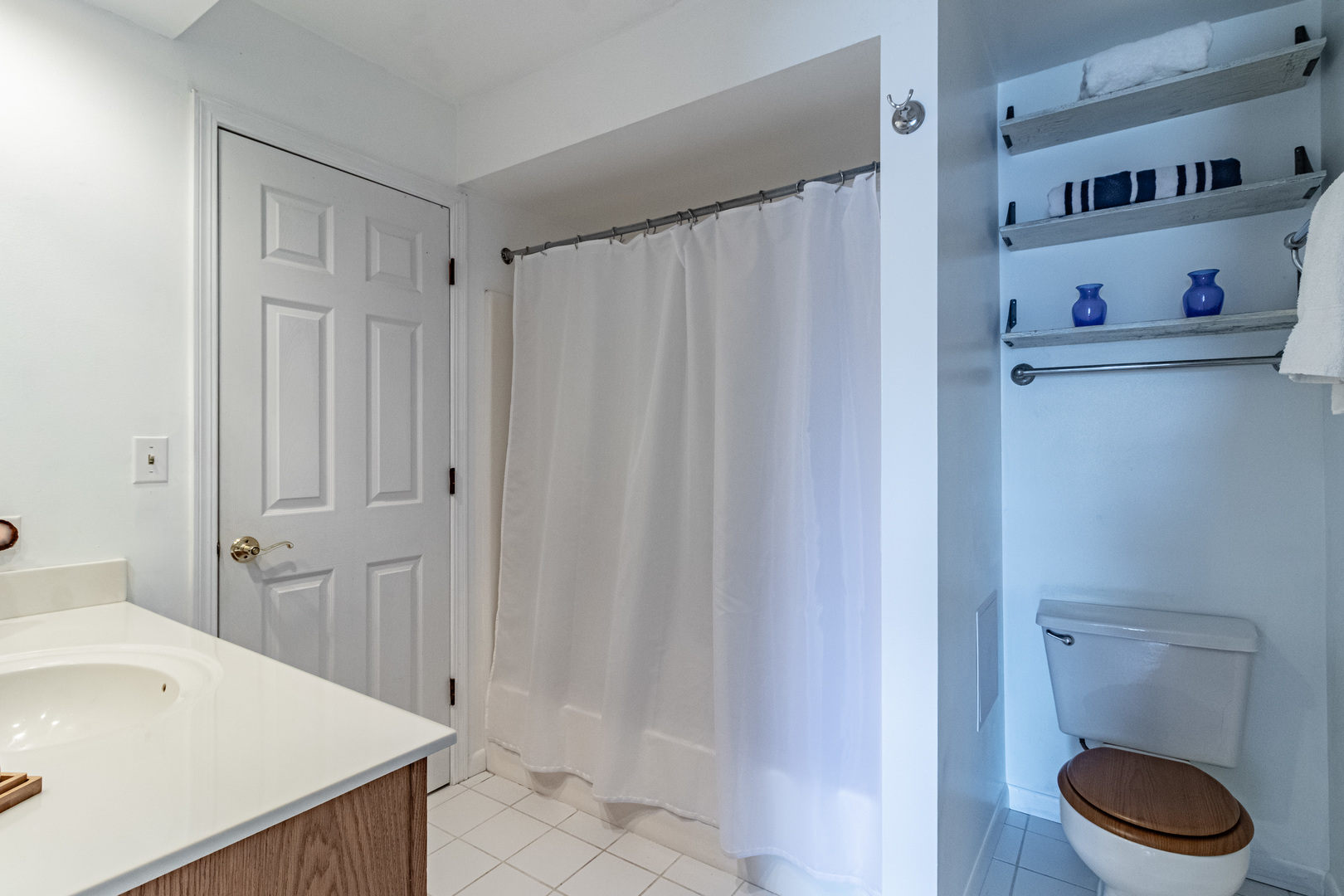 840 N Lakeside Drive #3D, Vernon Hills, IL 60061