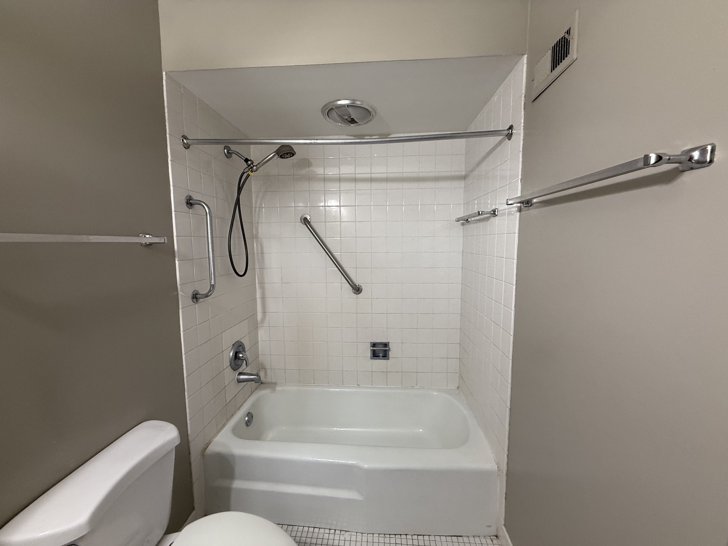7303 Grand Avenue #102, Downers Grove, IL 60516