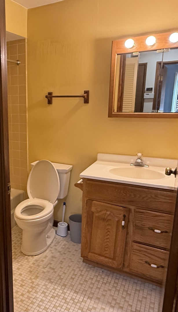 7303 Grand Avenue #102, Downers Grove, IL 60516