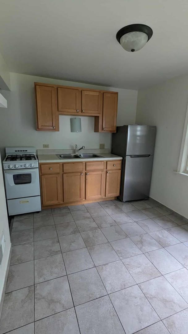 714 Glen Rock Avenue #3, Waukegan, IL 60085