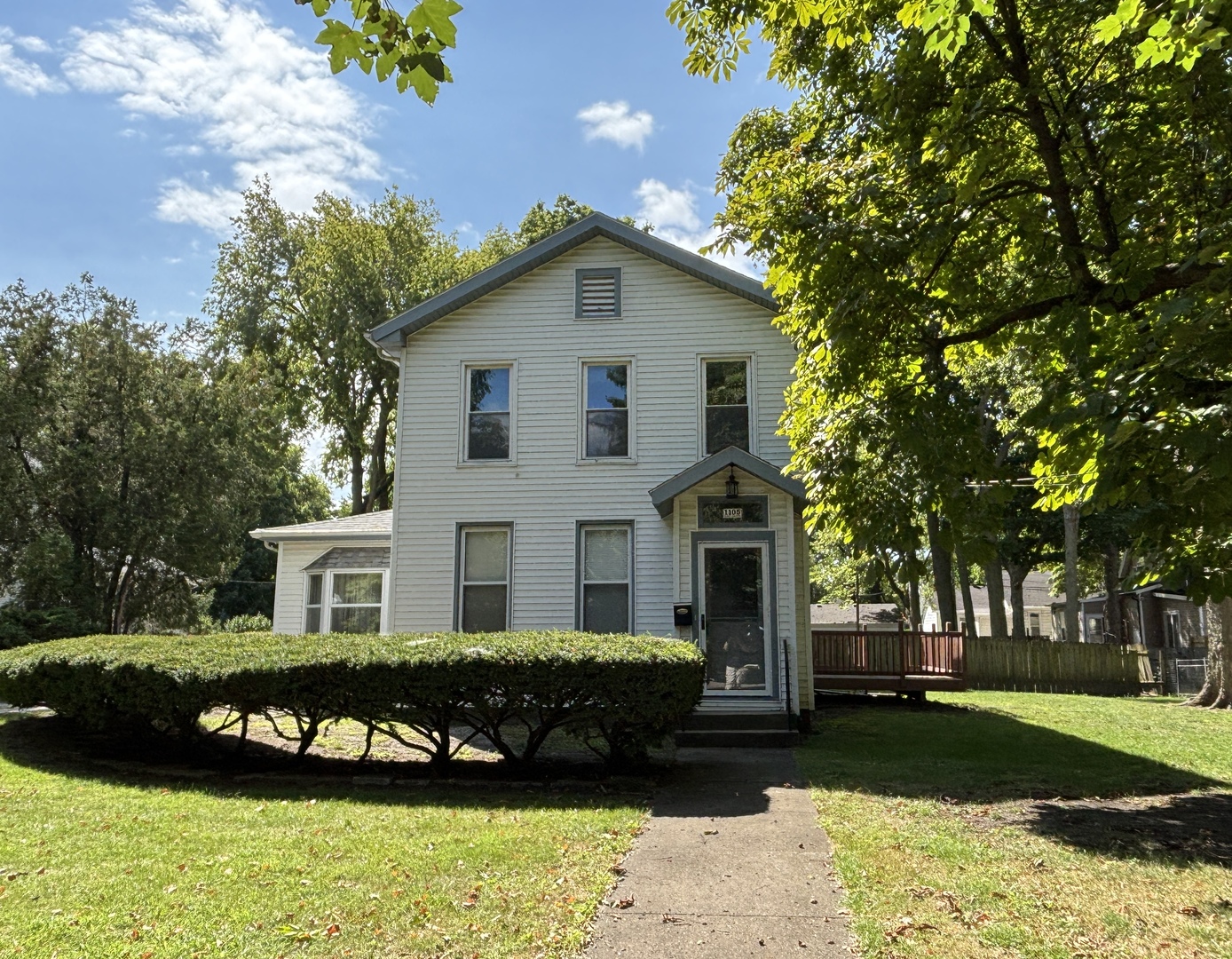1105 E Grove Street, Bloomington, IL 61701