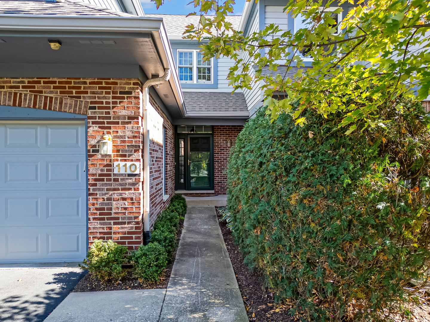 110 Waterside Place, Burr Ridge, IL 60527