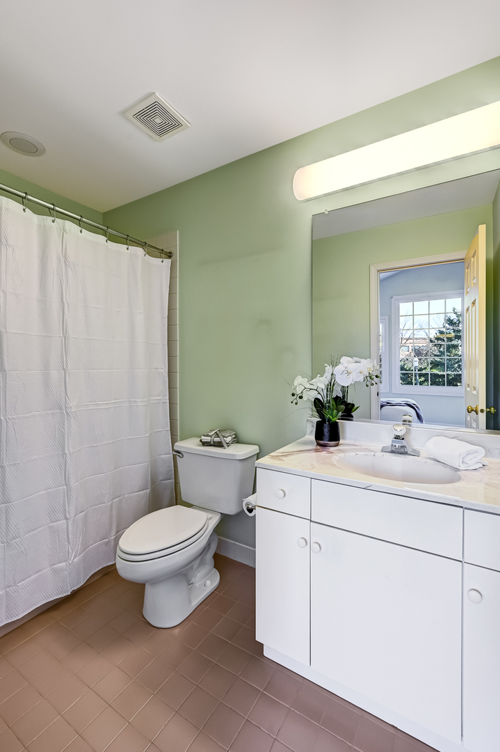 110 Waterside Place, Burr Ridge, IL 60527