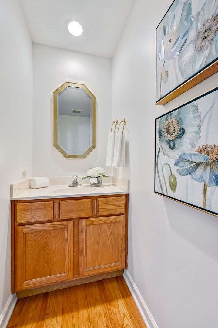 110 Waterside Place, Burr Ridge, IL 60527