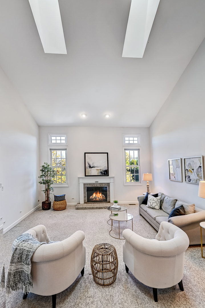 110 Waterside Place, Burr Ridge, IL 60527