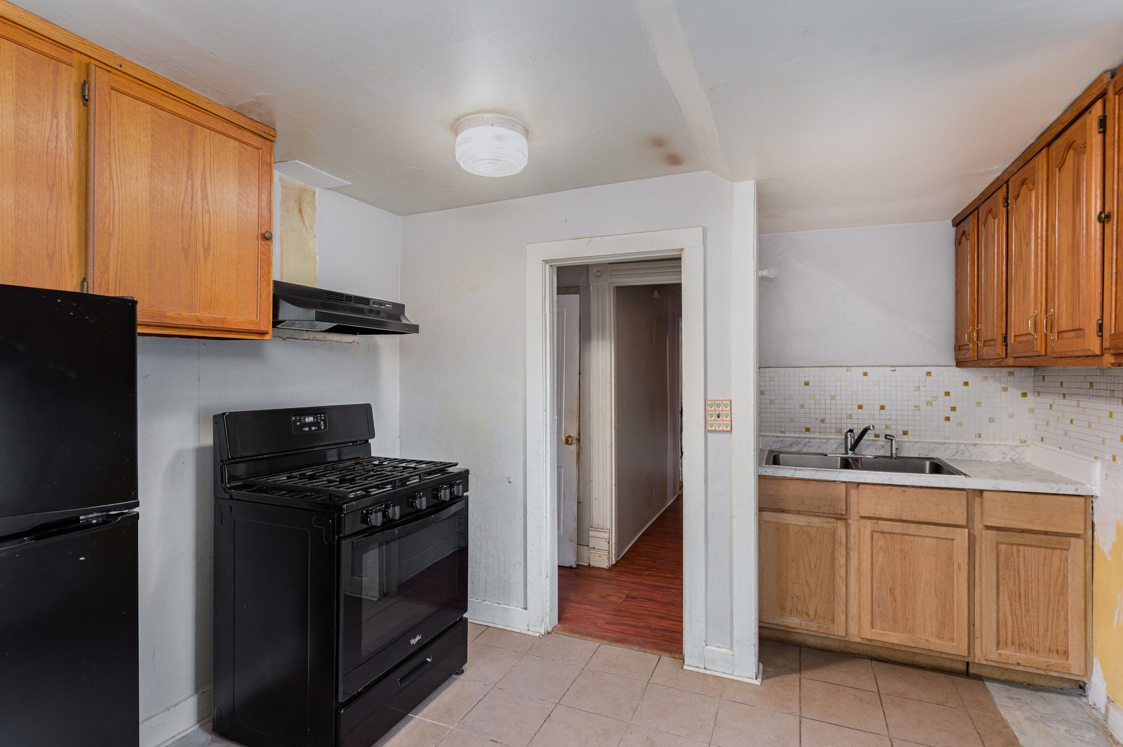 216 N May Street, Aurora, IL 60506