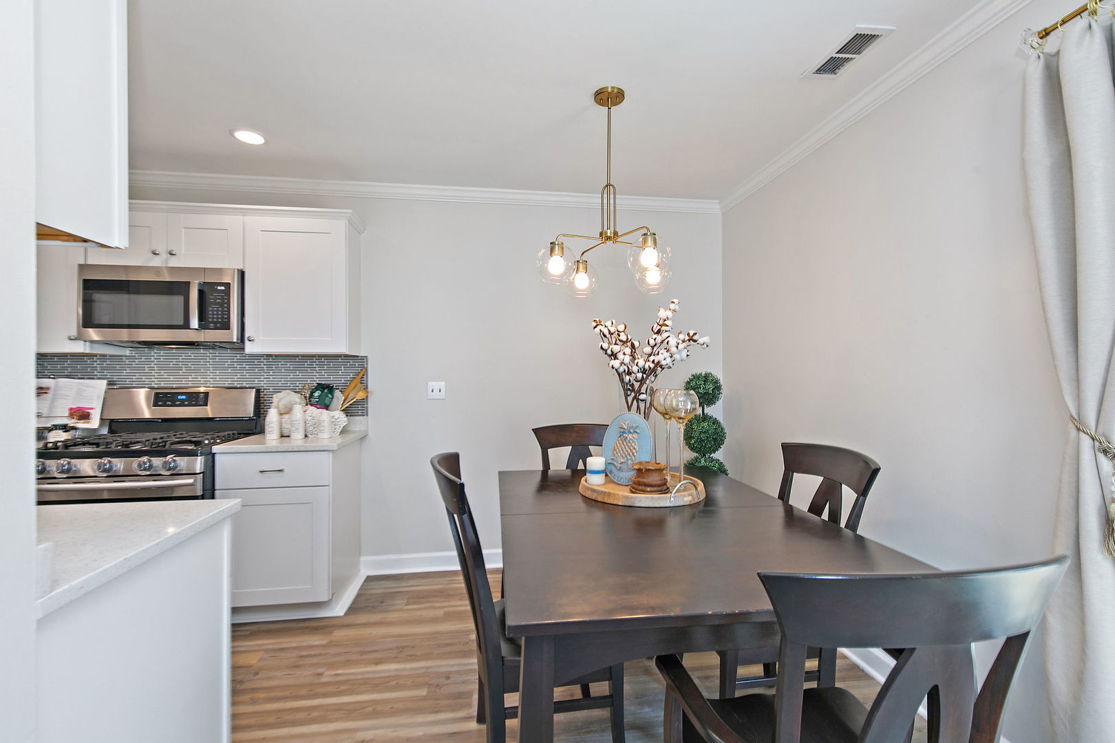 1605 Woodcutter Lane #A, Wheaton, IL 60189