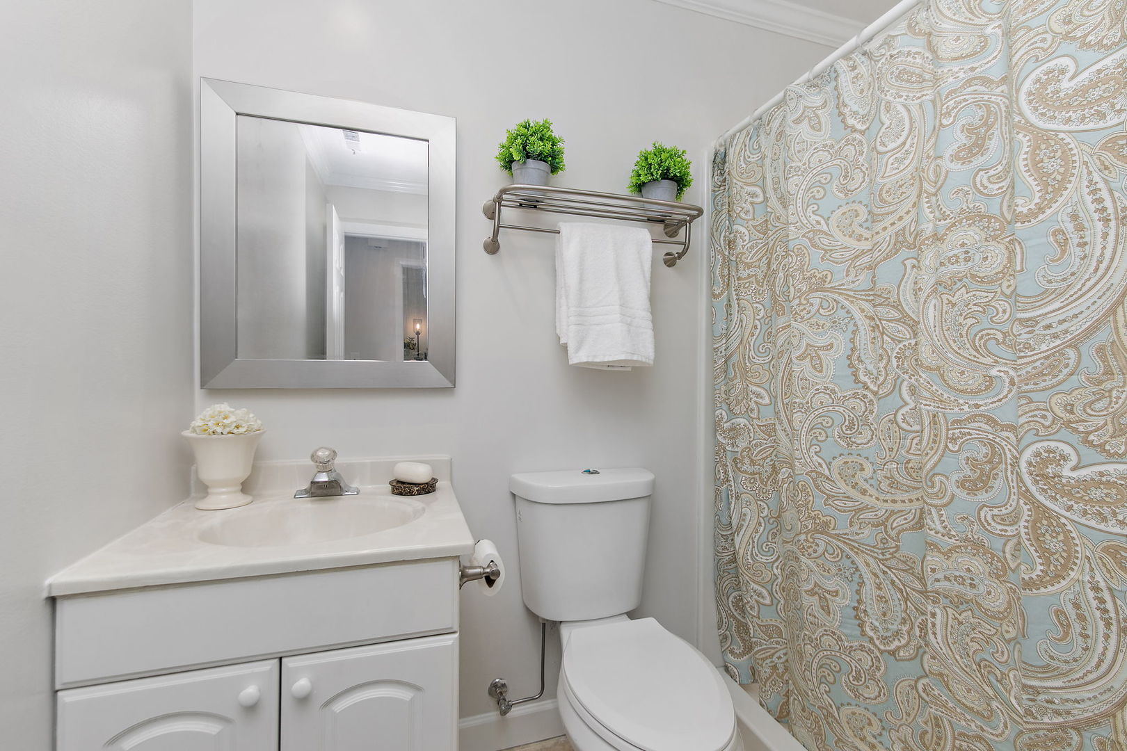 1605 Woodcutter Lane #A, Wheaton, IL 60189