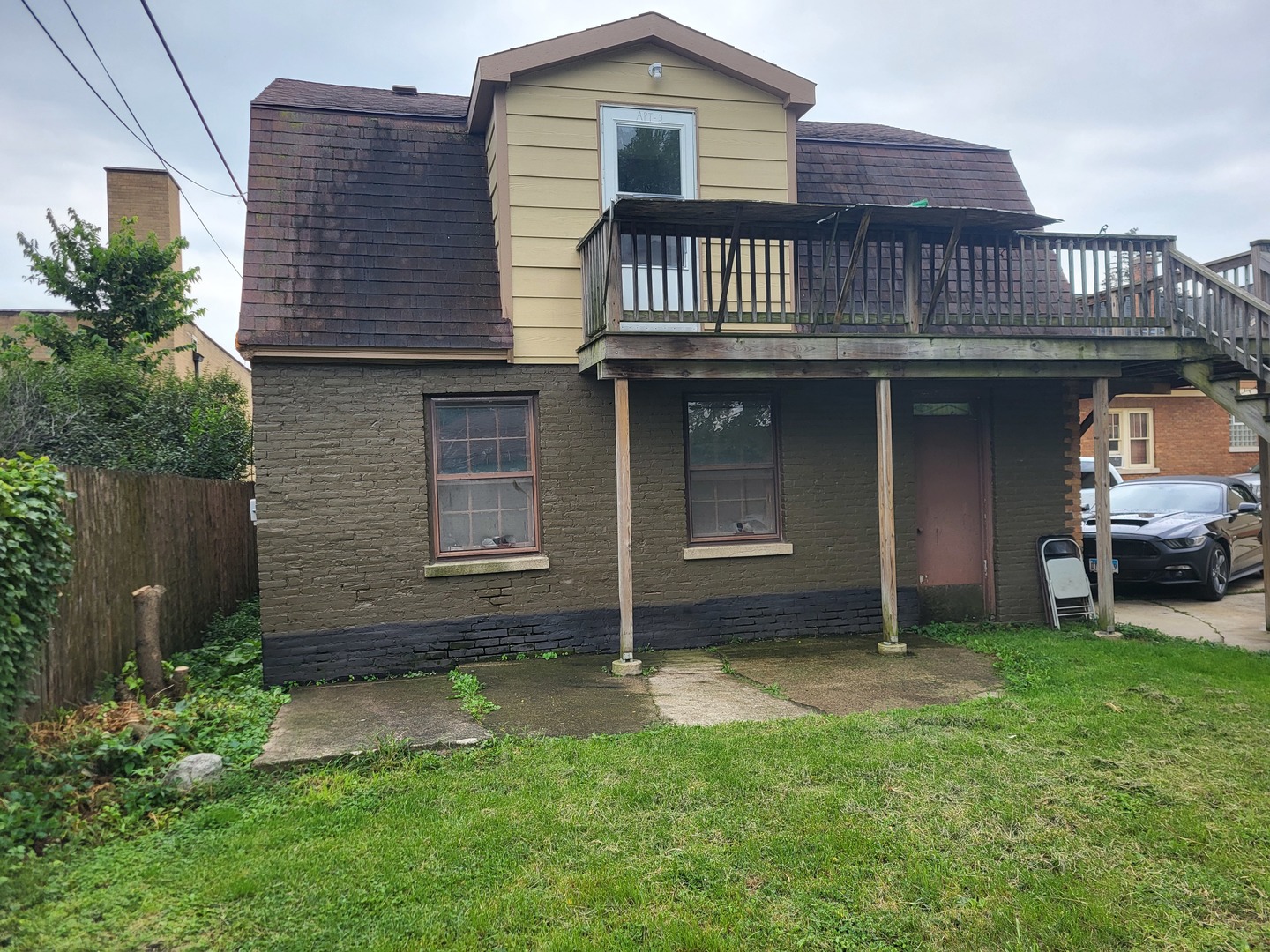 327 Billings Street, Elgin, IL 60123