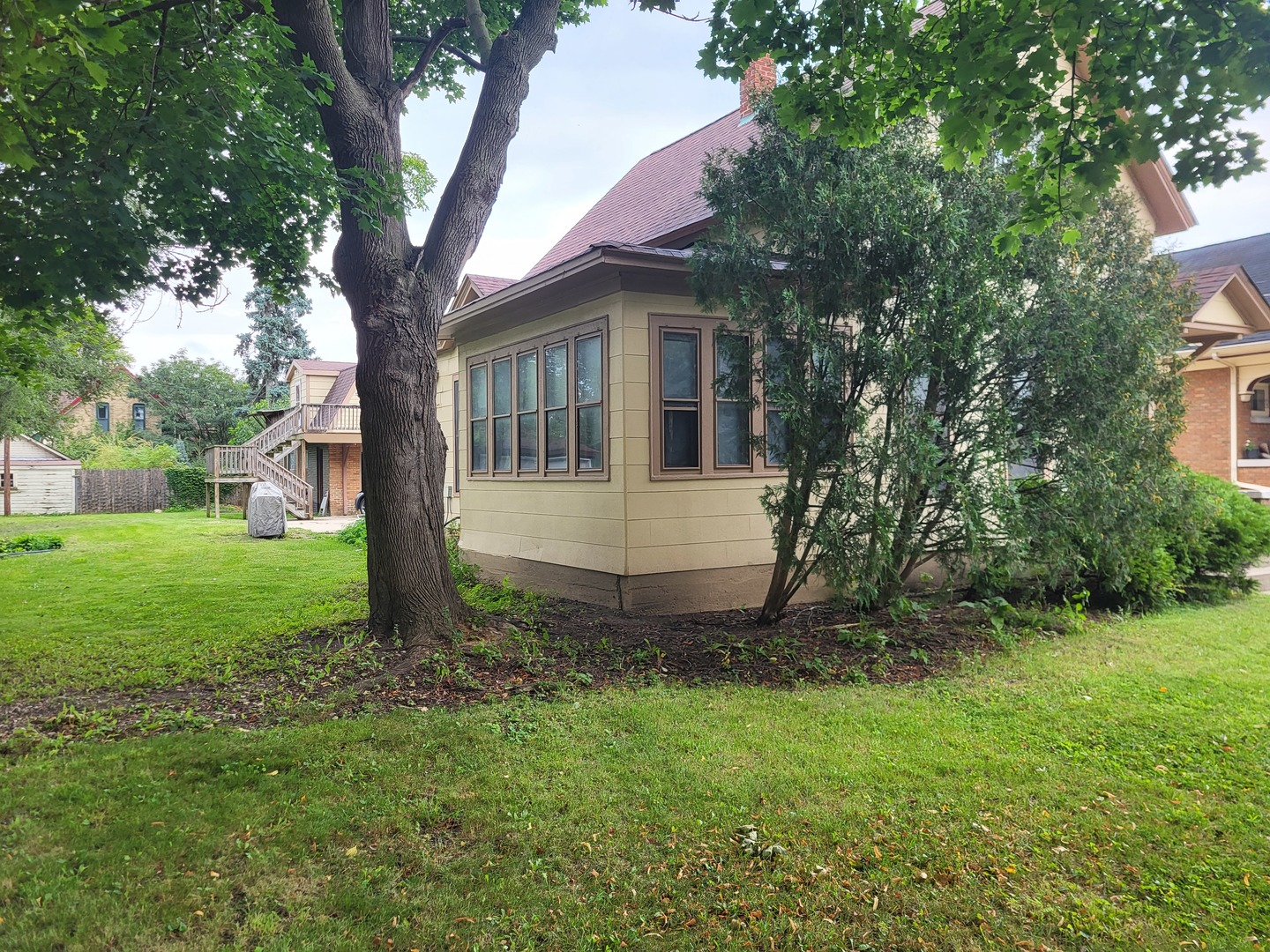 327 Billings Street, Elgin, IL 60123