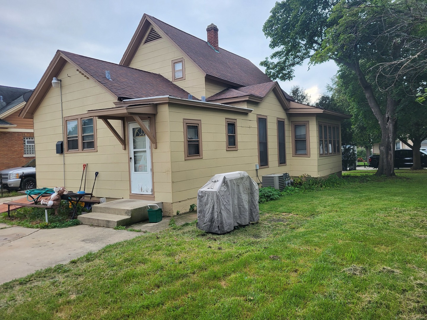327 Billings Street, Elgin, IL 60123