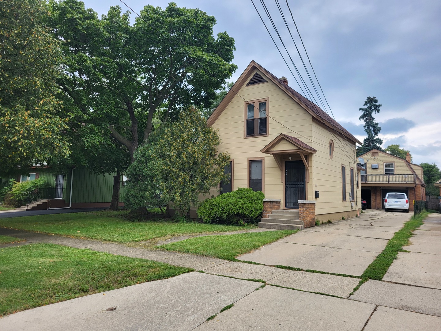 327 Billings Street, Elgin, IL 60123