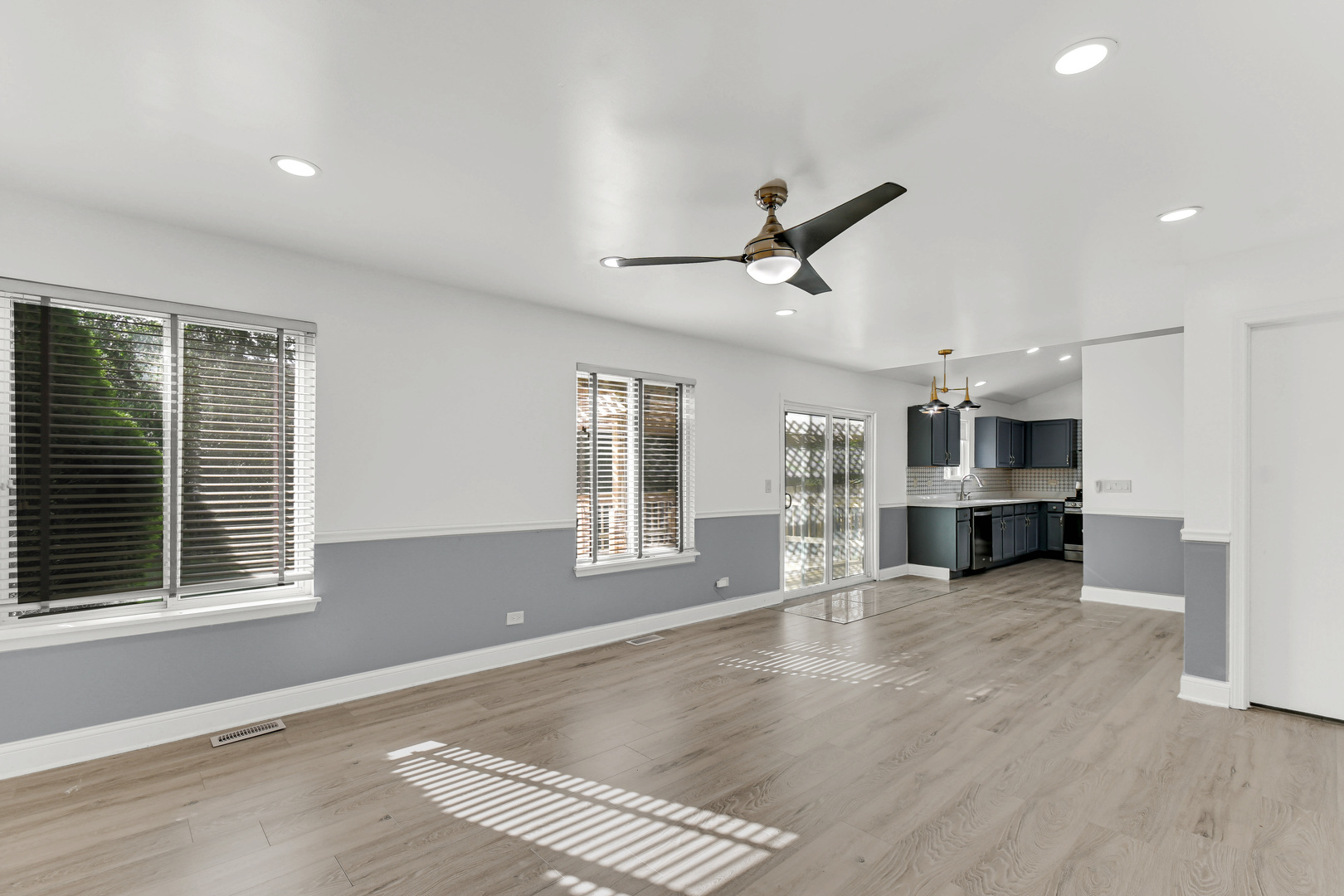 906 Eagle Point Drive, Matteson, IL 60443