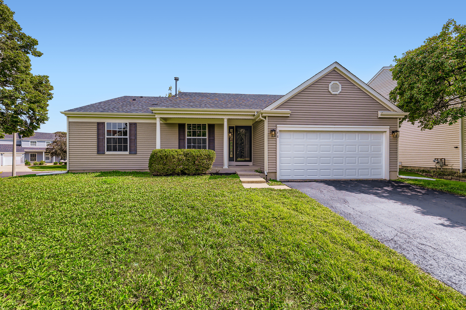 11 Harrison Lane, Streamwood, IL 60107