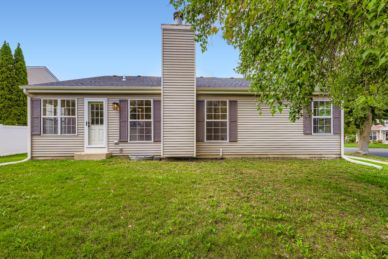 11 Harrison Lane, Streamwood, IL 60107