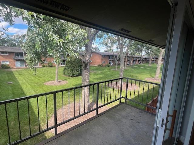 1910 W Hatherleigh Court #2A, Mount Prospect, IL 60056