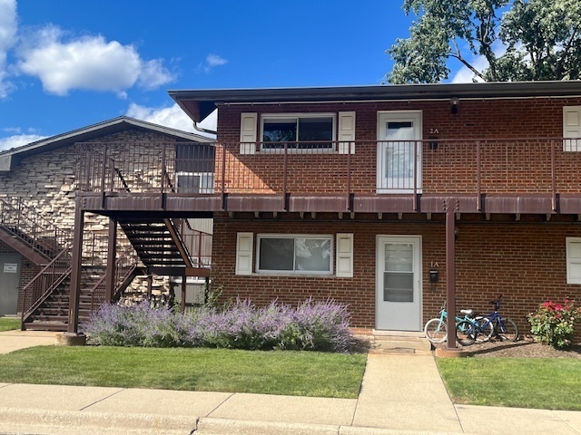 1910 W Hatherleigh Court #2A, Mount Prospect, IL 60056