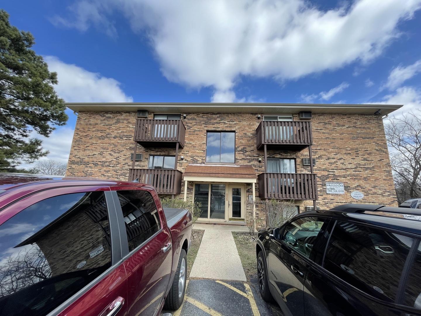 535 Brookside Drive #F, Westmont, IL 60559