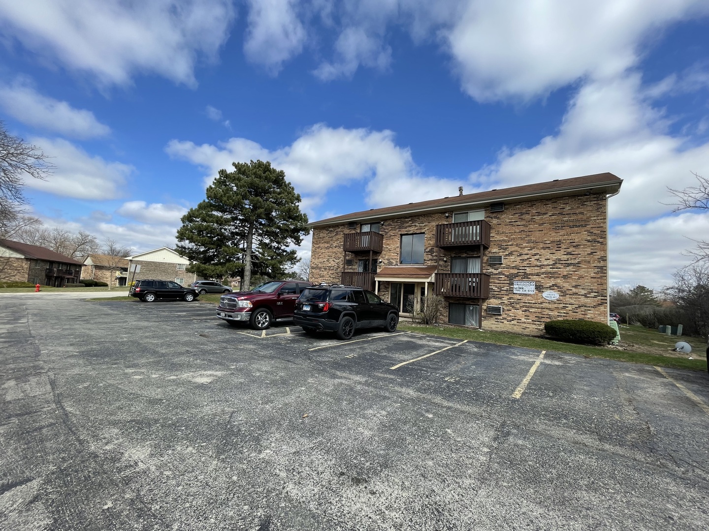 535 Brookside Drive #F, Westmont, IL 60559