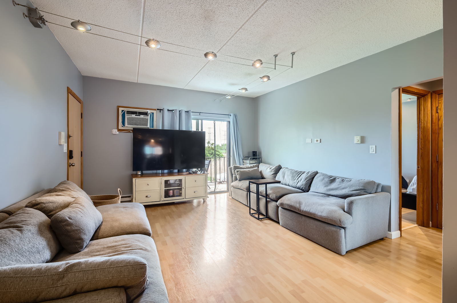 953 N Rohlwing Road #201A, Addison, IL 60101