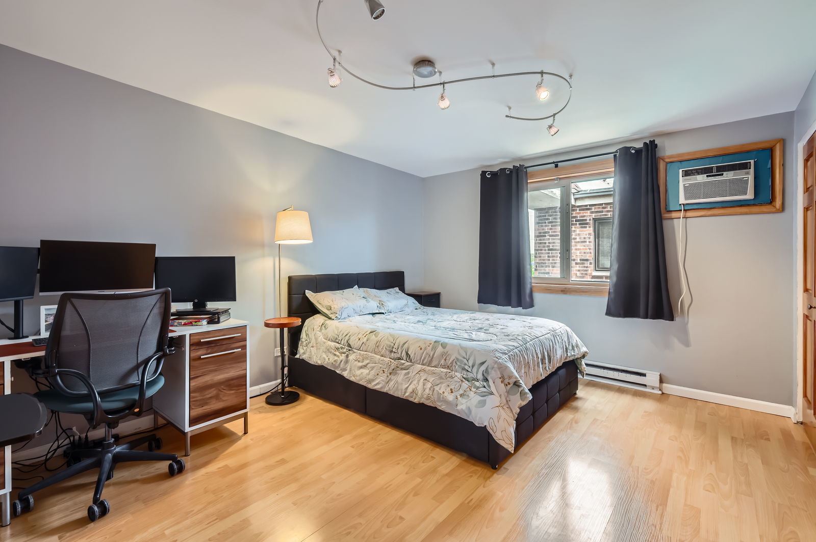 953 N Rohlwing Road #201A, Addison, IL 60101