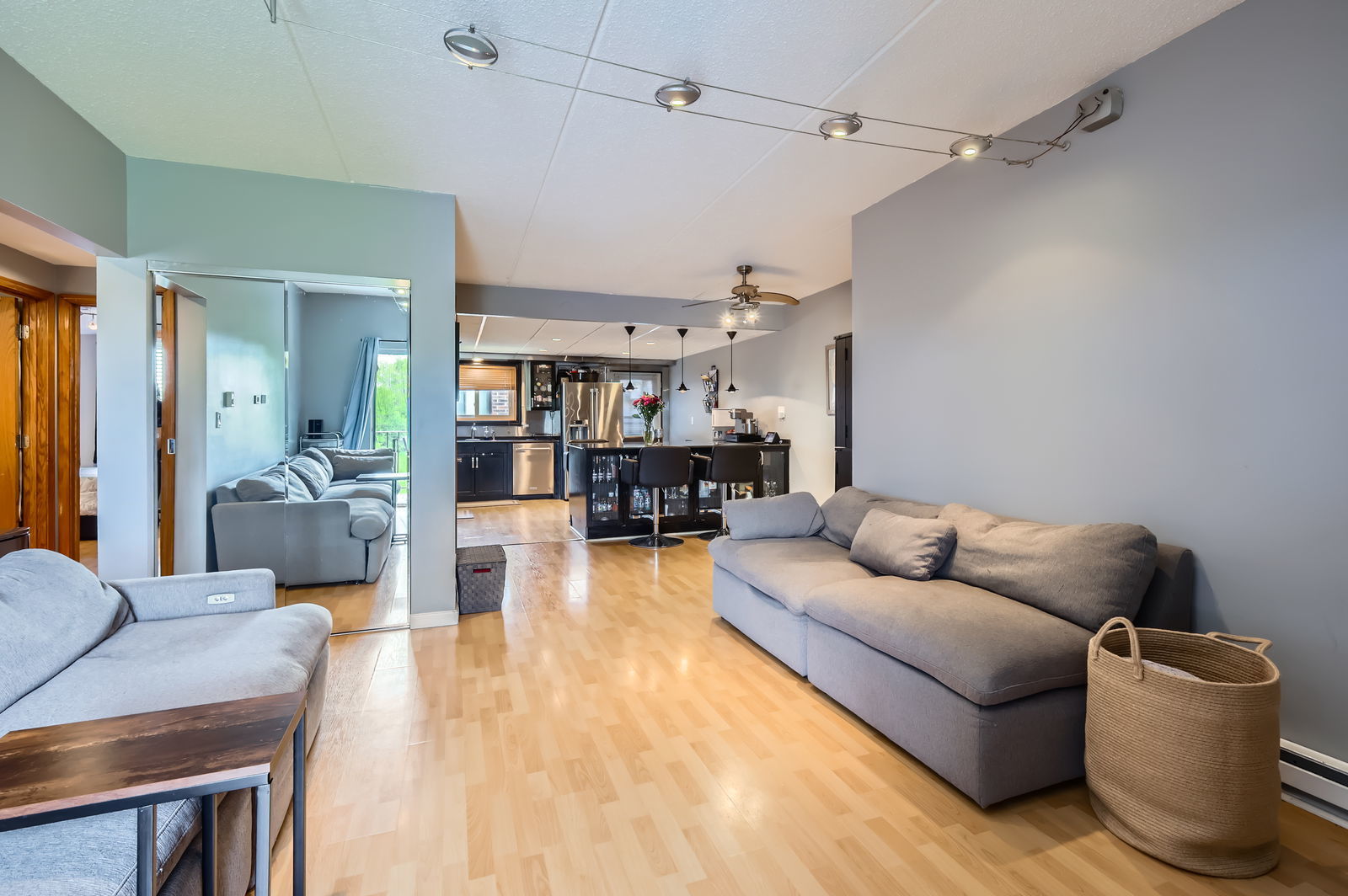 953 N Rohlwing Road #201A, Addison, IL 60101