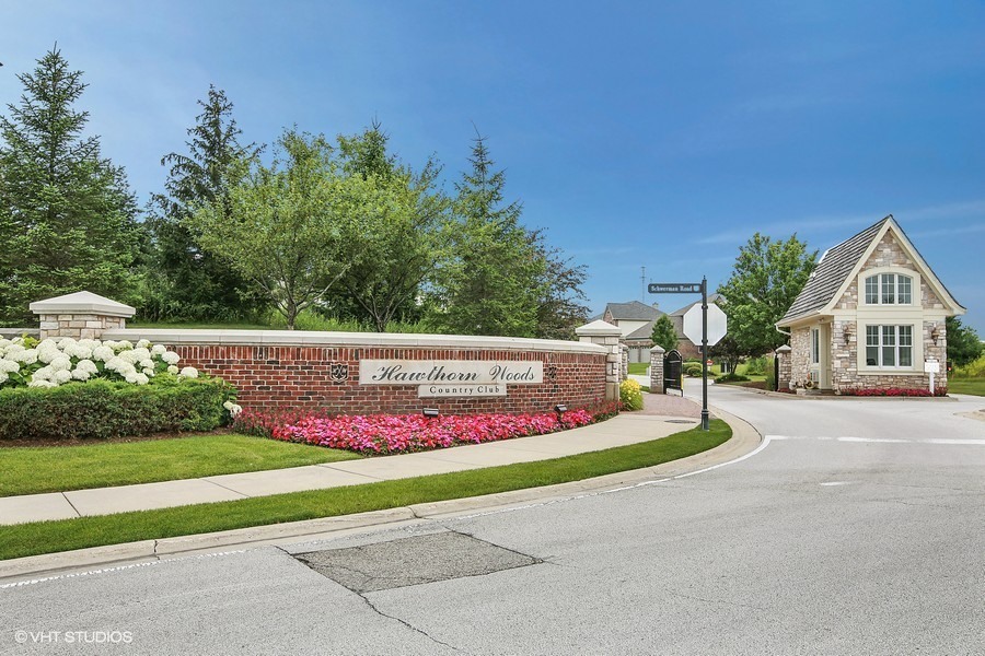 59 Tournament Drive, Hawthorn Woods, IL 60047