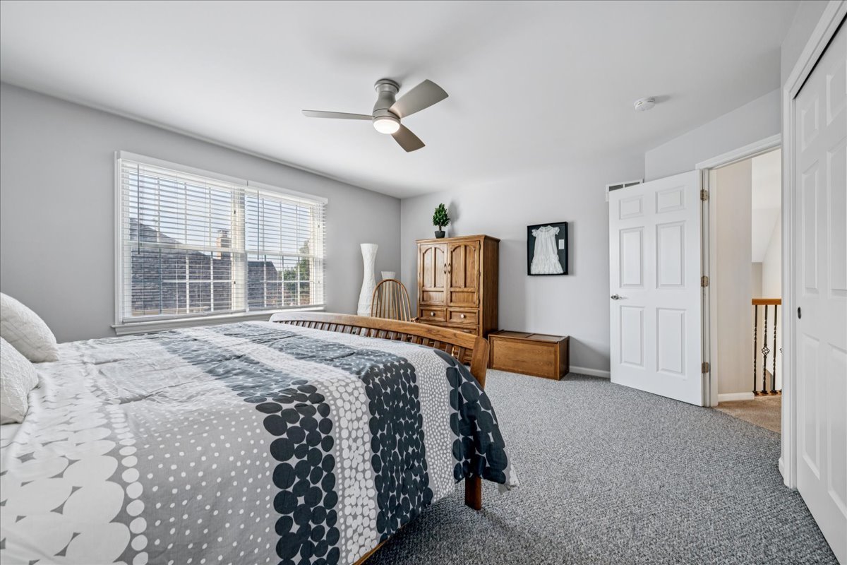 59 Tournament Drive, Hawthorn Woods, IL 60047