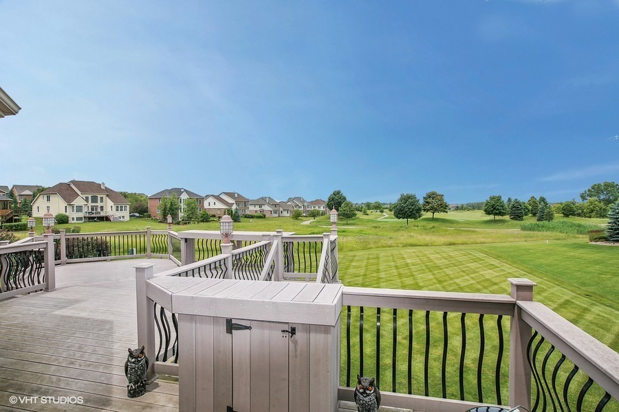 59 Tournament Drive, Hawthorn Woods, IL 60047