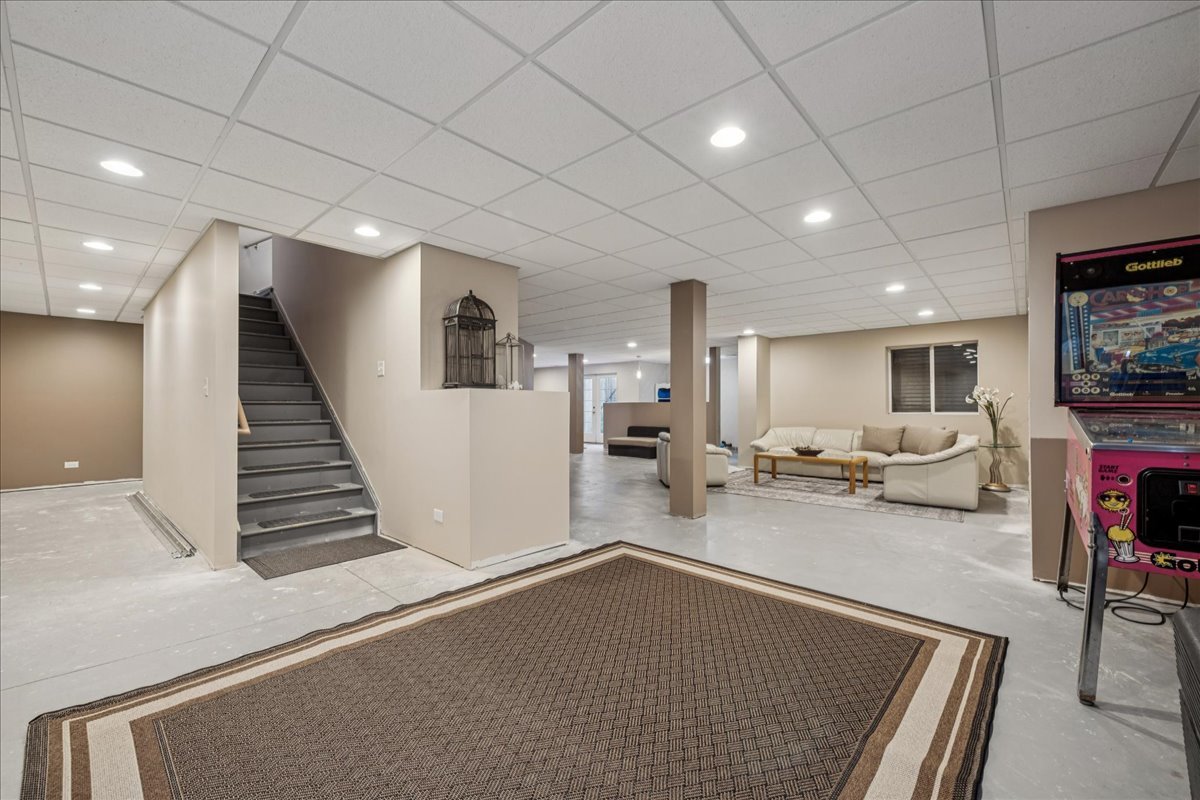 59 Tournament Drive, Hawthorn Woods, IL 60047
